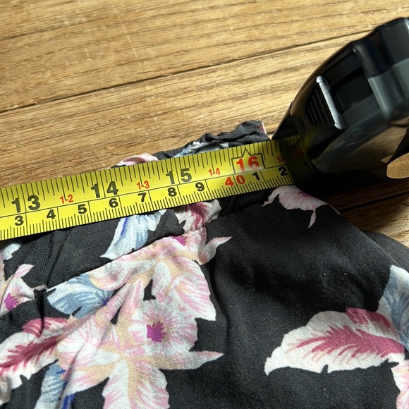 Lucky Brand Flower Shorts - Picture 4 of 4